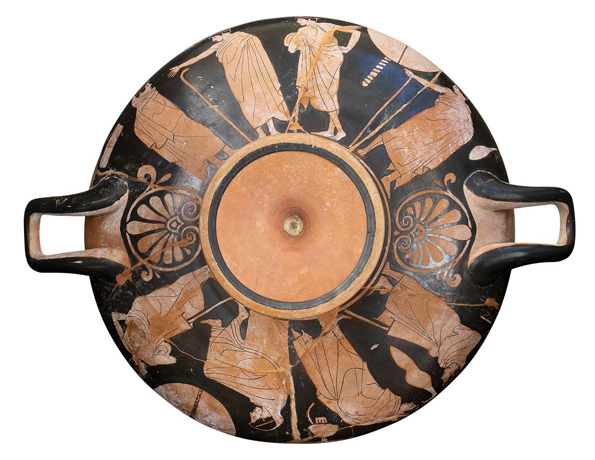 ATTIC RED-FIGURE KYLIX Attribuited to the Tarquinia Painter, ca. 470 - 460 BC - Image 4 of 6