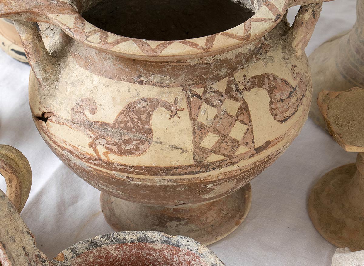 GROUP OF CANOSINE AND APULIAN VESSELS AND FRAGMENTS 4th - 3rd century BC - Image 6 of 8