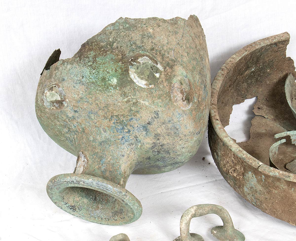 LARGE GROUP OF BRONZE OBJECTS From Etruscan to Roman Period - Image 9 of 9