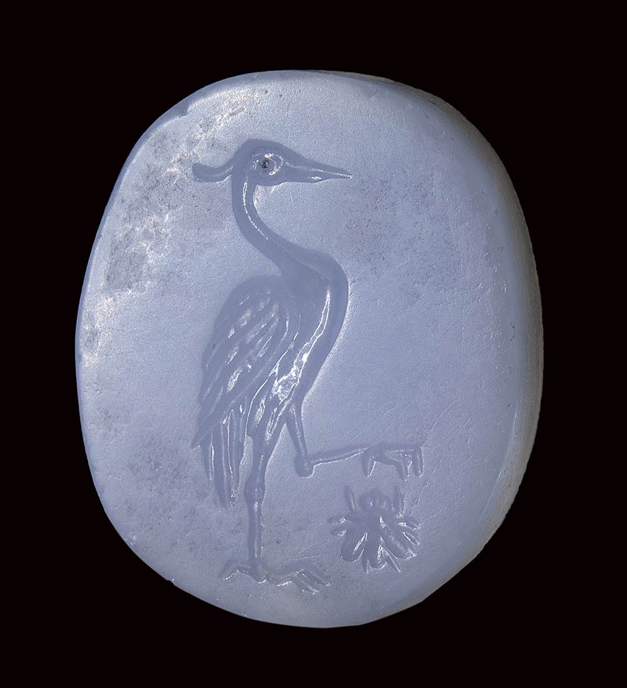 A fine greek blue chalcedony double sided seal intaglio. Heron hunting an insect / hazelnut. - Image 9 of 11