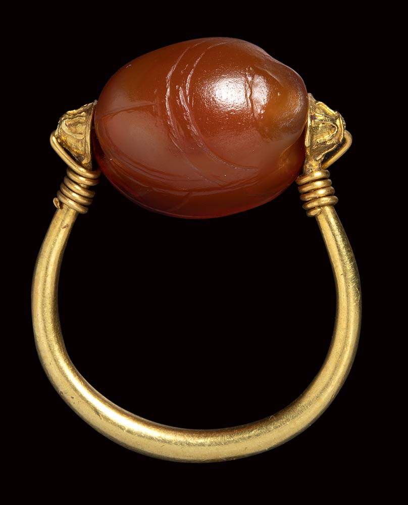 An etruscan carnelian scarab mounted on an ancient gold ring. Antelope. - Image 3 of 4