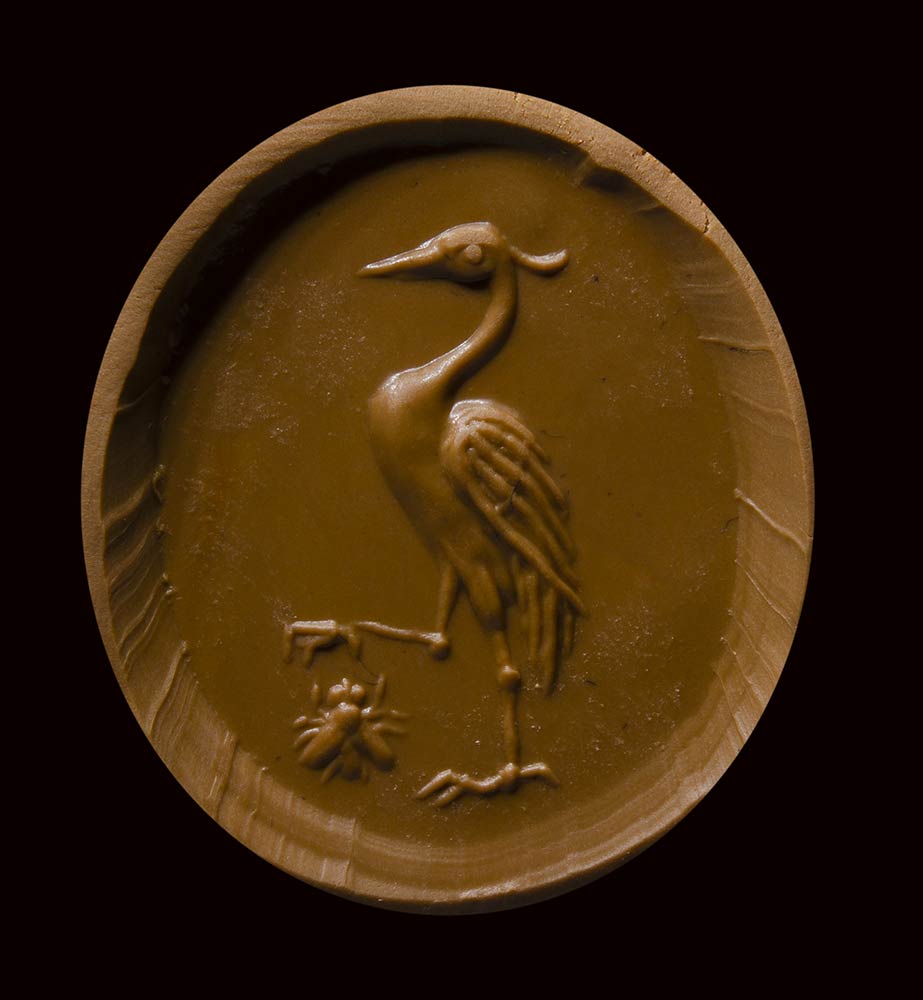 A fine greek blue chalcedony double sided seal intaglio. Heron hunting an insect / hazelnut. - Image 4 of 11