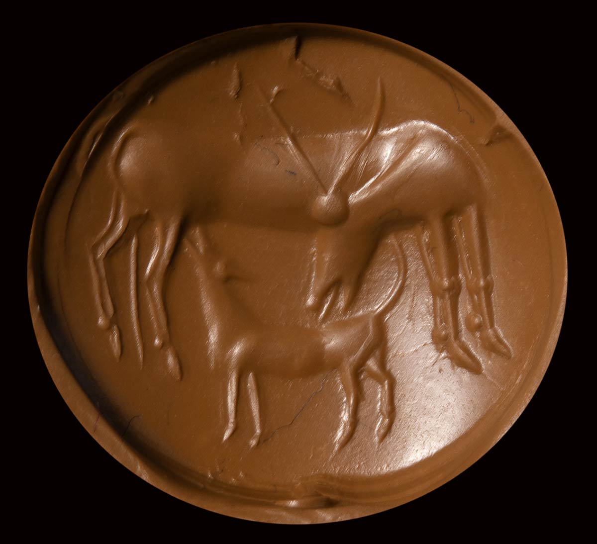 A mycenaean agate engraved seal. Antilope with her cub. - Image 2 of 4