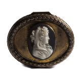 A large two-layers agate cameo set in a Victorian gilded massive silver snuff box. Veiled bust of Fl