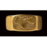 A roman gold engraved child ring. Dextrarum Junctio.
