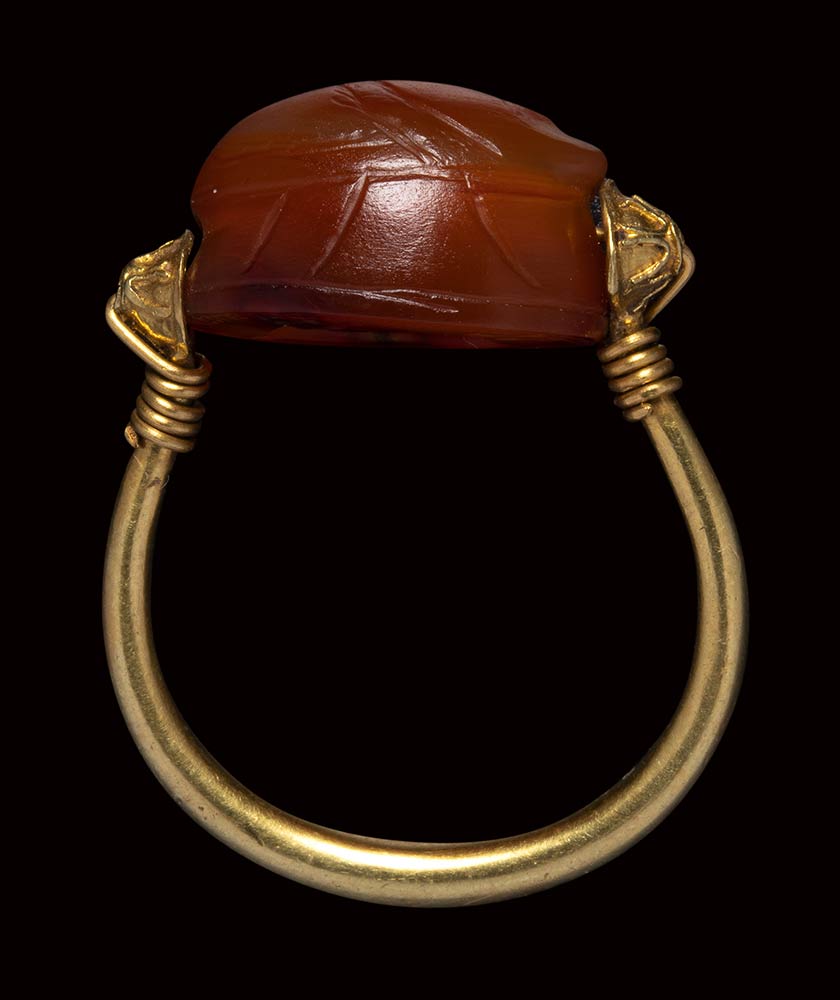 An etruscan carnelian scarab mounted on an ancient gold ring. Antelope. - Image 4 of 4