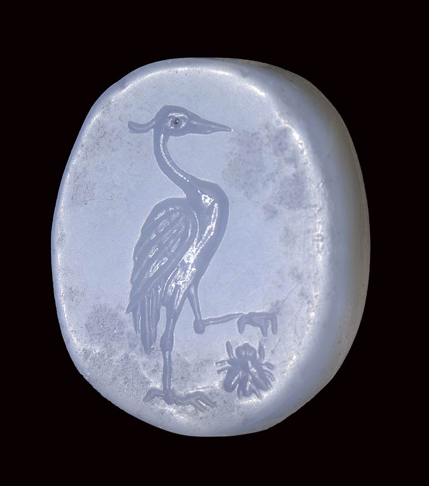 A fine greek blue chalcedony double sided seal intaglio. Heron hunting an insect / hazelnut. - Image 8 of 11