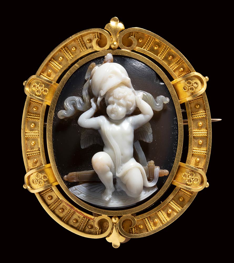 A very fine agate cameo by G.A. Girardet, set in a gold brooch. Eros with a Panoplia. - Image 2 of 5