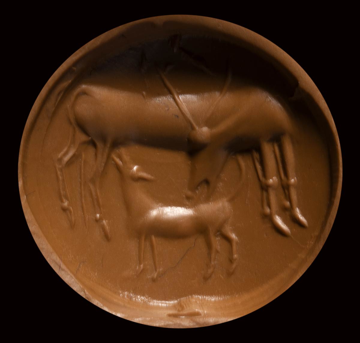 A mycenaean agate engraved seal. Antilope with her cub. - Image 3 of 4