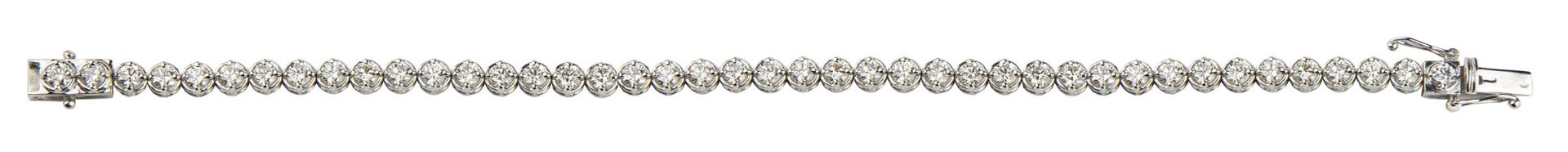 BRACELET LIGNEEn or gris 18k (750), serti de diamants taille brillant pour environ 5,03 car