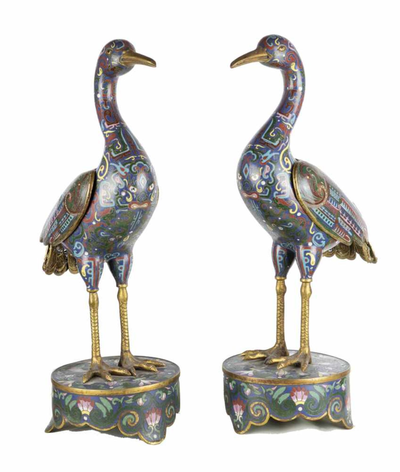 PAIRE D'OISEAUX, CHINE 19ème SIECLEEn bronze doré et émaux cloisonnés, reposant sur une bas