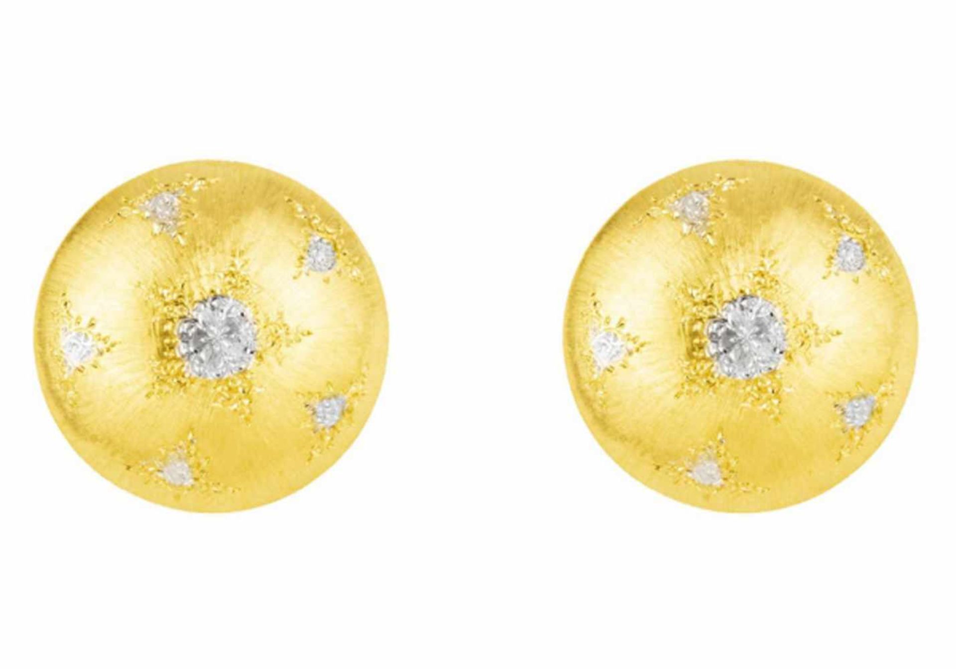 MARIO BUCCELLATIPaire de boucles d'oreillesEn or jaune 18k (750) strié et bombé, stylisées