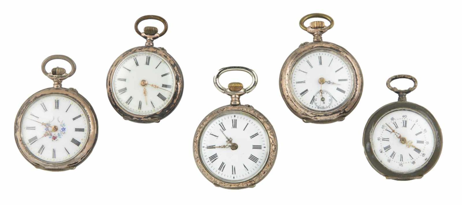 ENSEMBLE DE 5 MONTRES DE POCHEDe petite taille, allant de 2,7 à 3 cm, cadrans blancs avec i