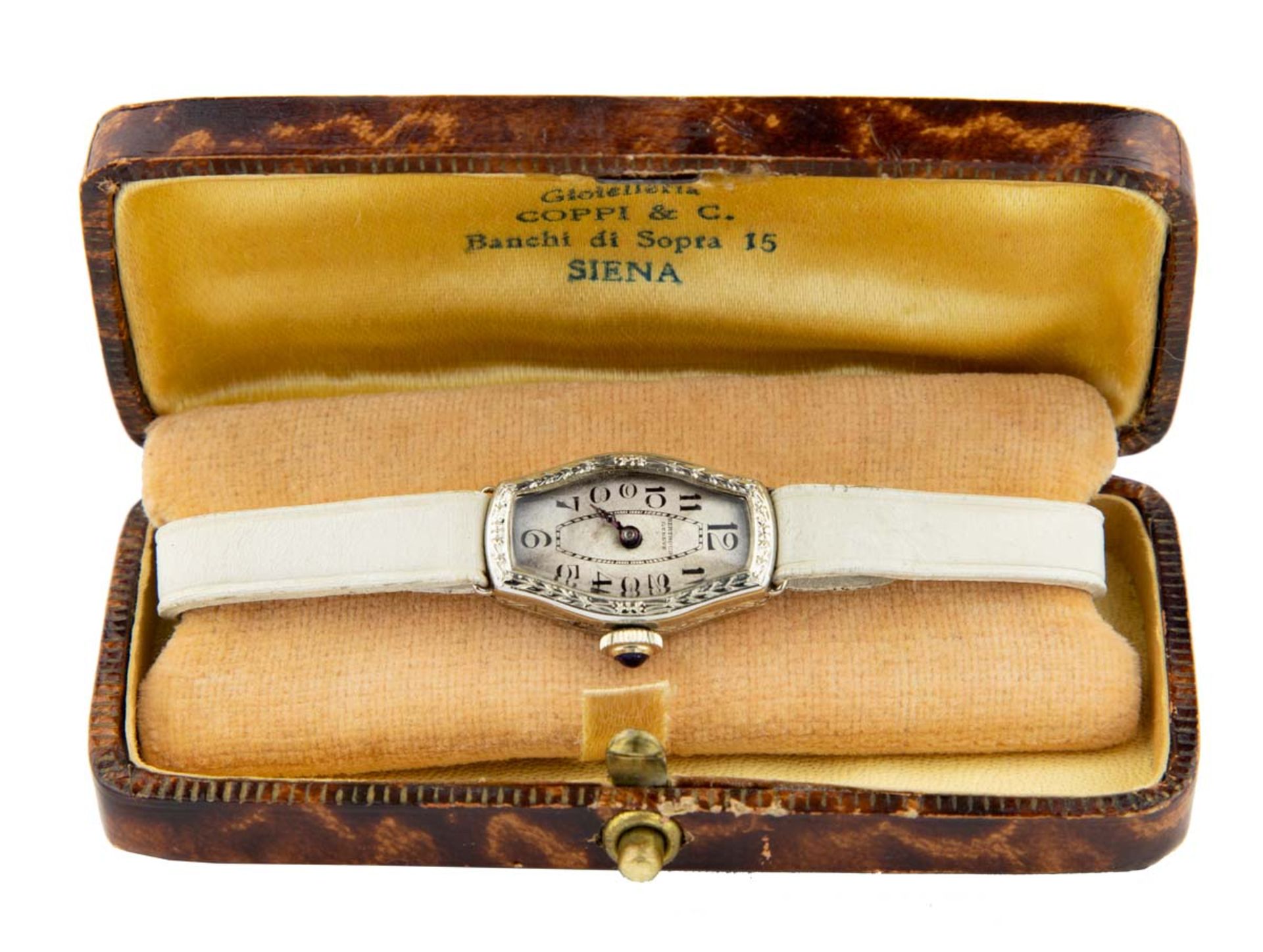 BERTHOUD GenèveMontre bracelet en or blanc 18k vers 1930, boîtier tonneau, cadran blanc avec index