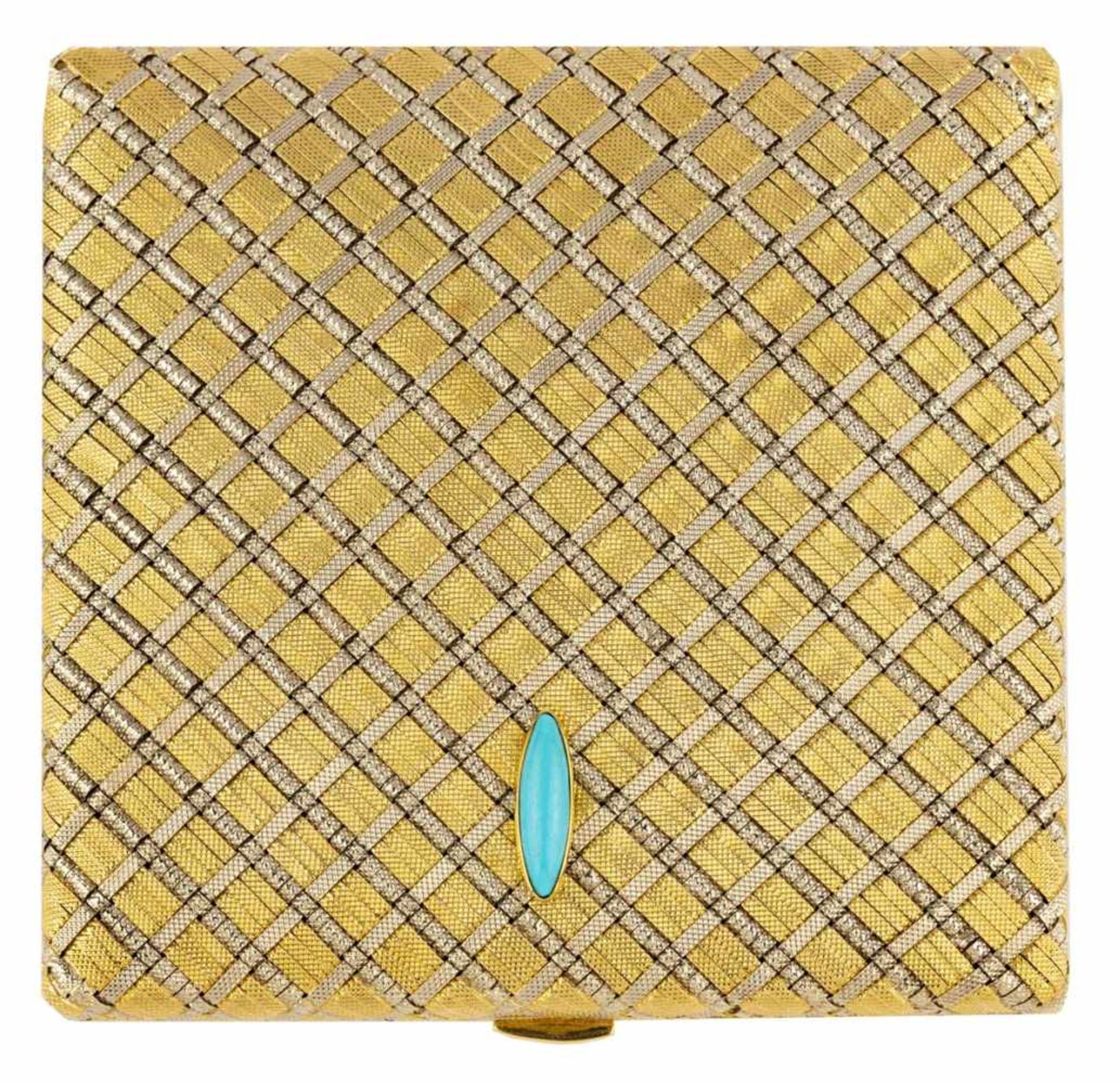 ÉLÉGANTE BOÎTE DE BEAUTÉEn or jaune 18k (750), de forme carrée à décor de passementerie,