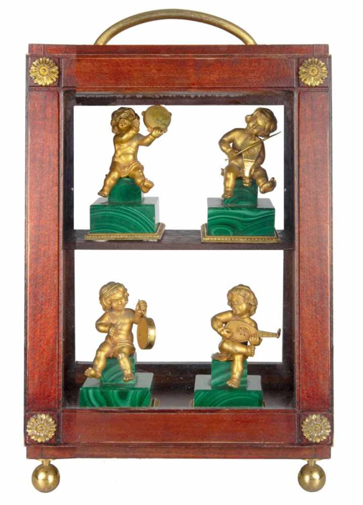 LES 4 PUTTI MUSICIENSSuite de 4 sculptures en bronze doré et ciselé figurant les amours musiciens