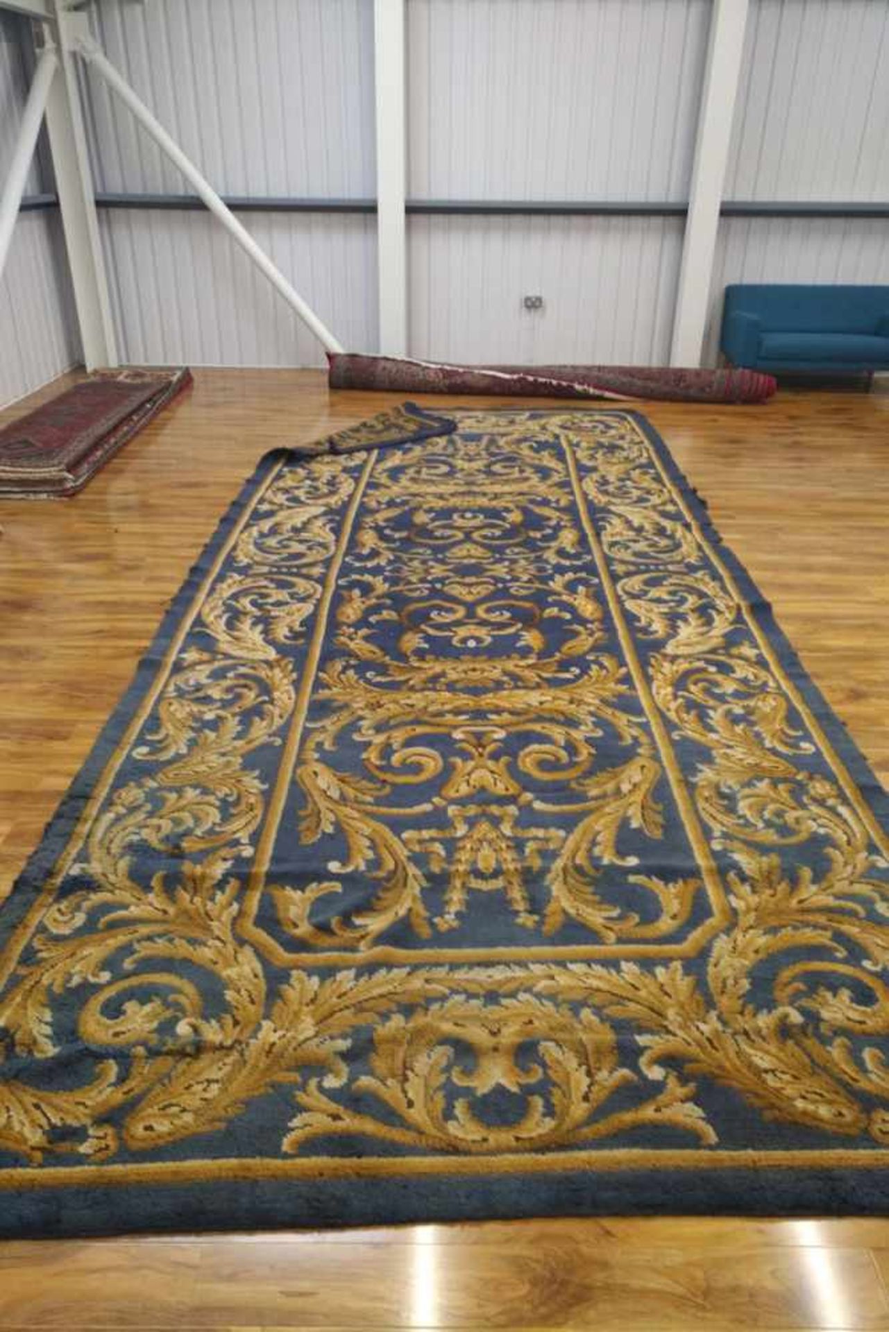 IMPORTANT TAPIS DE STYLE RESTAURATIONProvenance : Karl Lagerfeld, Villa La VigieSavonerie à décor - Bild 2 aus 4