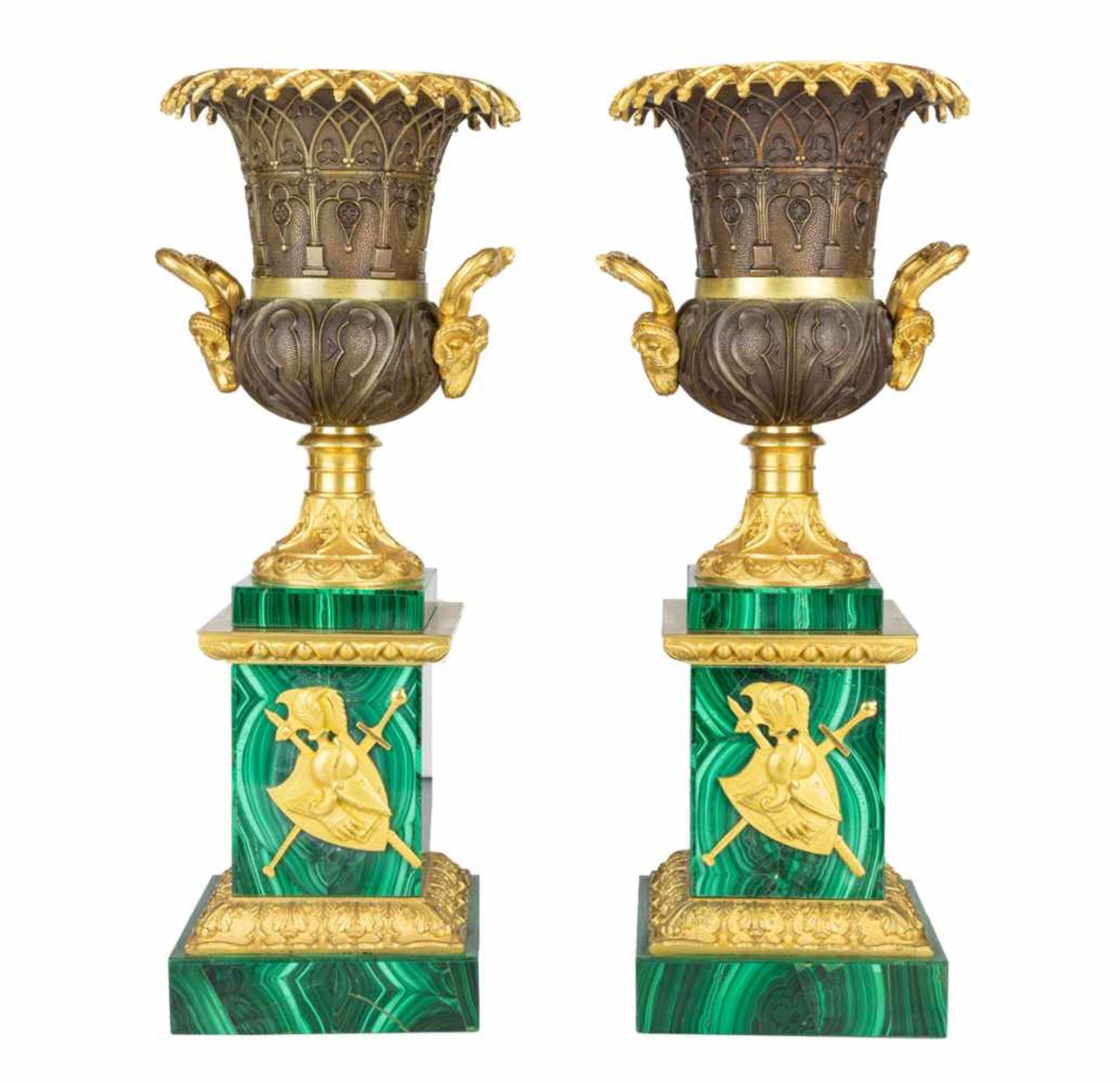 PAIRE DE VASES MEDICIS, RUSSIE 19ème SIECLEEn bronze doré finement ciselé et patine brune, dePAIRE