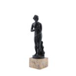 AFTER THE ANTIQUE, A 19TH CENTURY BRONZE FIGURE OF THE VENUS DE MEDICI, standing in contrapposto