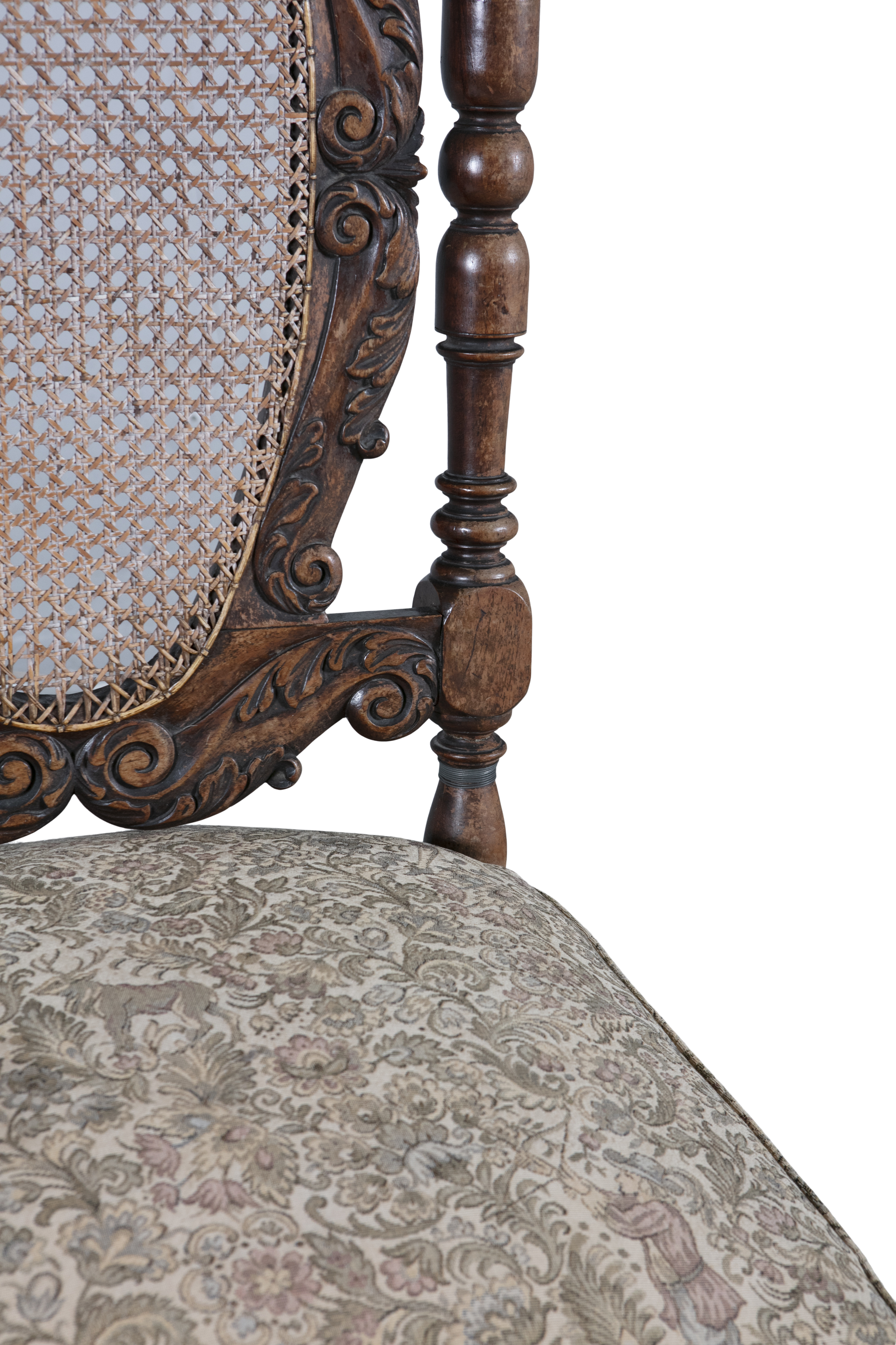 A PAIR OF WALNUT STAINED AND CARVED FRAME SIDE CHAIRS, with oval cane panel backs, the crests with - Image 5 of 5