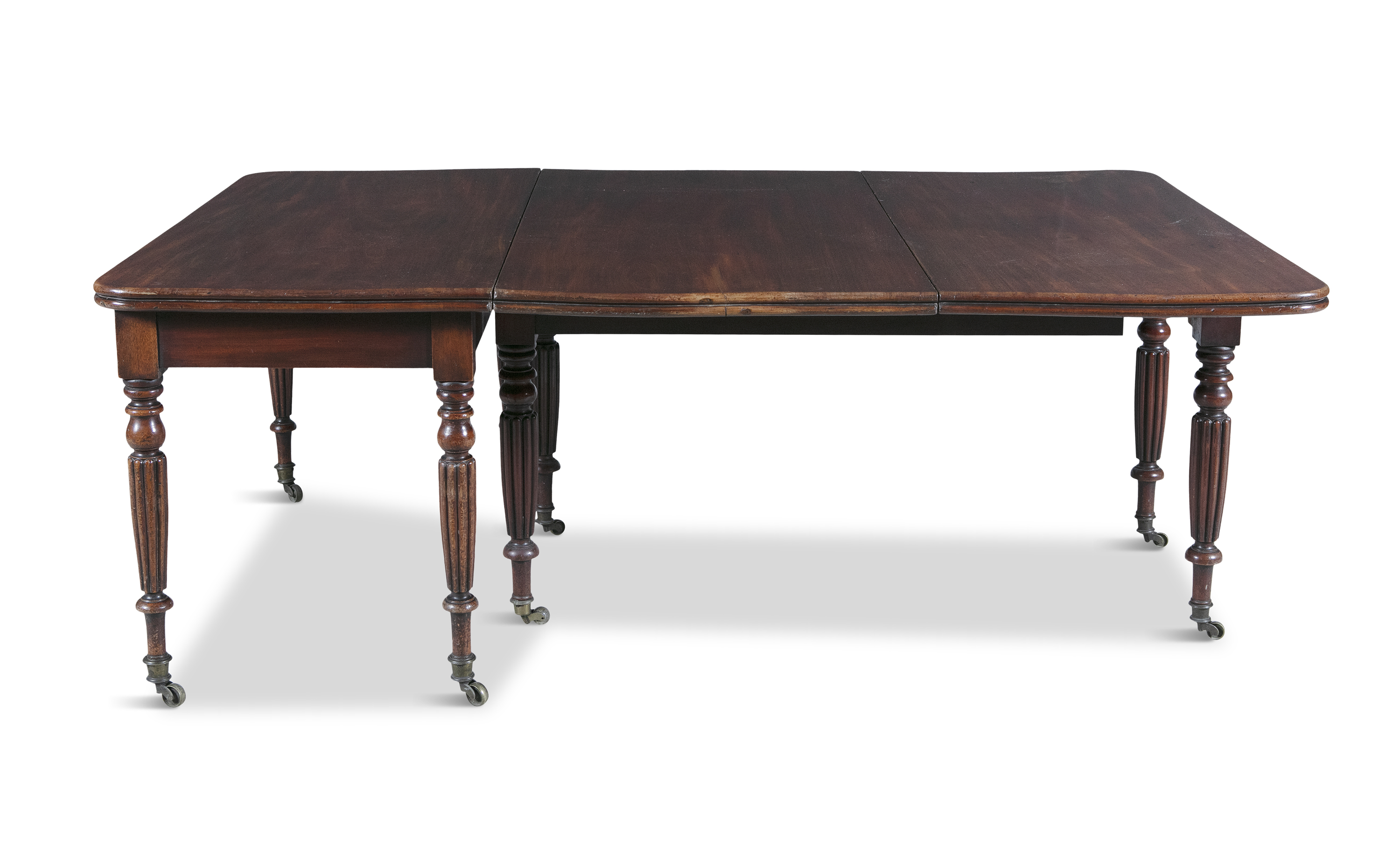 A WILLIAM IV MAHOGANY RECTANGULAR DINING TABLE, with reeded rim and raised on turned lobed