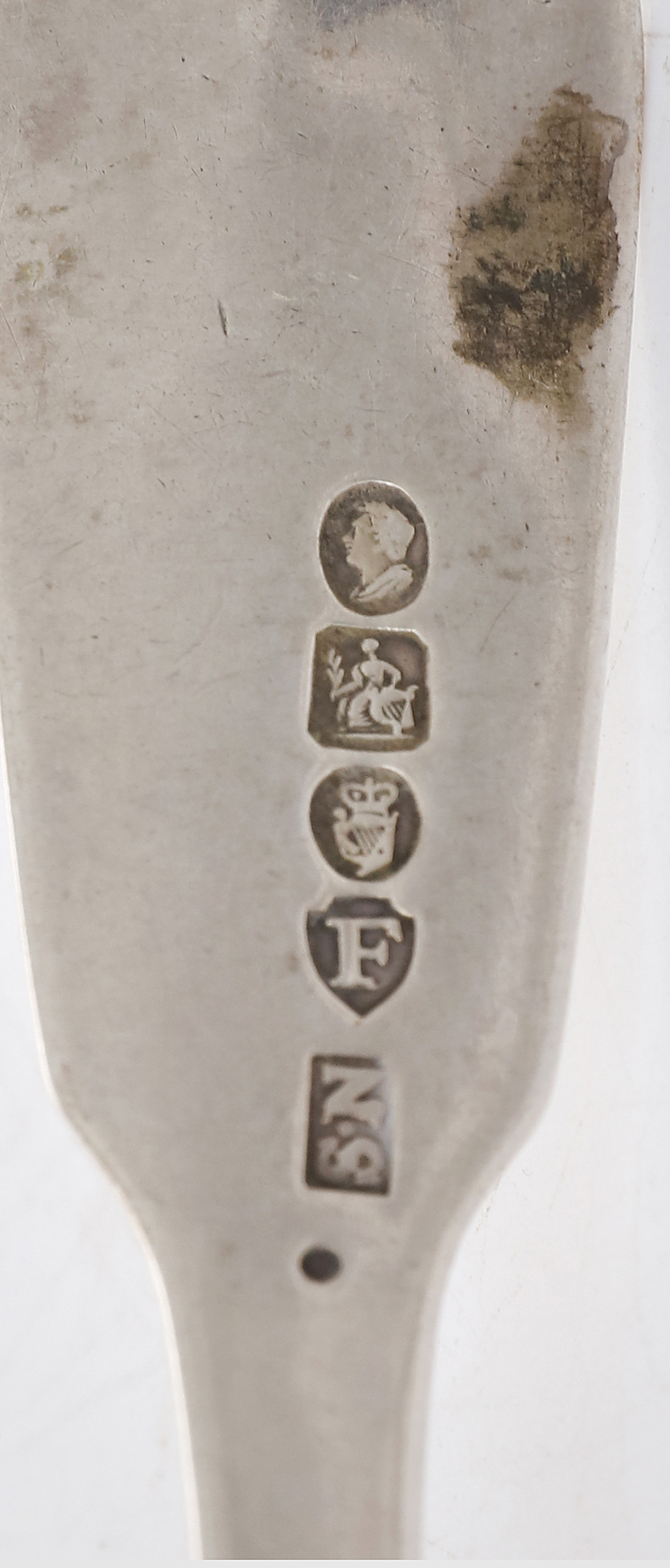 A COMPOSED SET OF SIX IRISH FIDDLE PATTERN RAT TAIL SPOONS, comprising: 1 Dublin 1825, mark of - Image 2 of 4