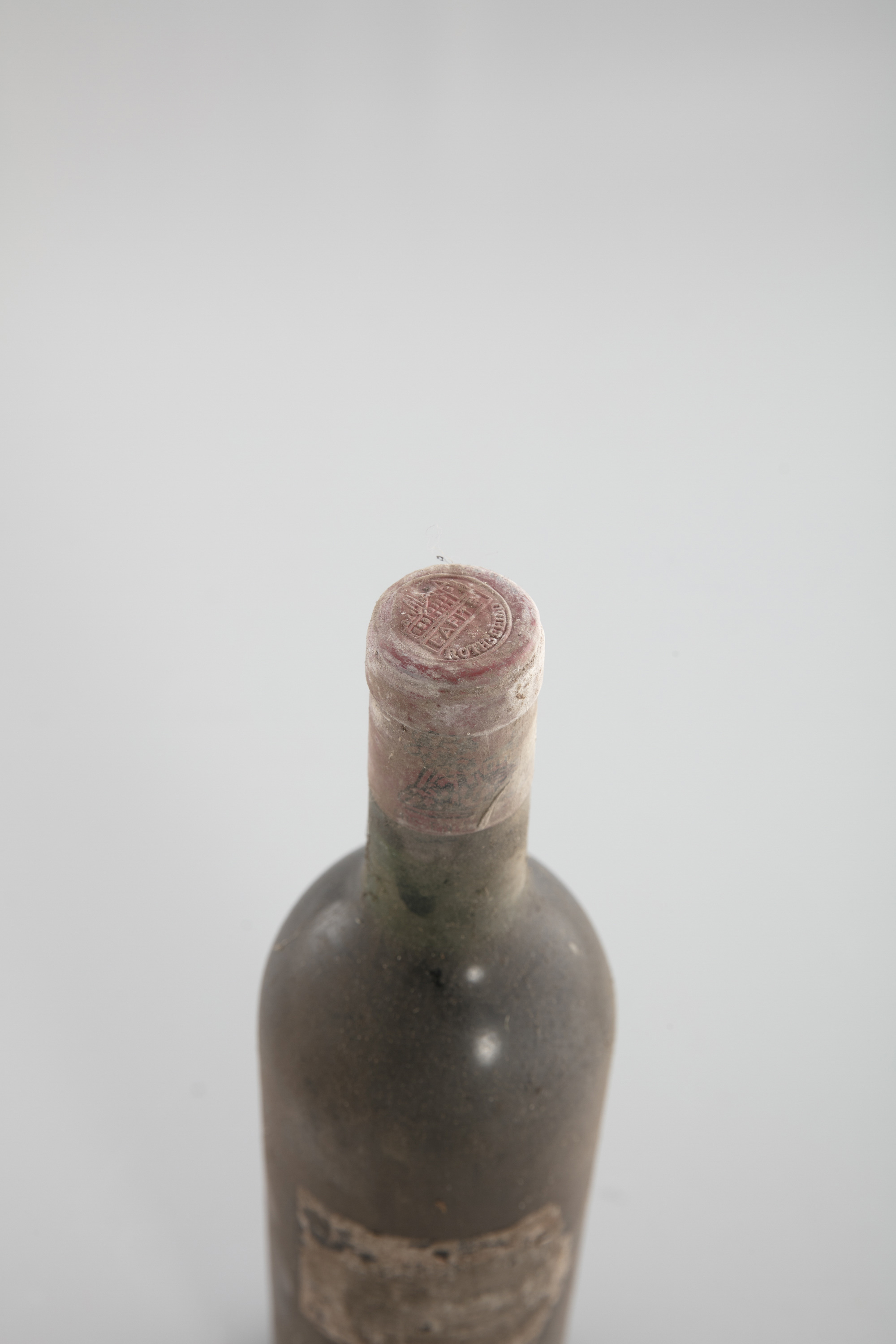 CHATEAUX LAFITE ROTHSCHILD Pauillac, no date One bottle Label worn, capsule fair high shoulder - Image 3 of 4