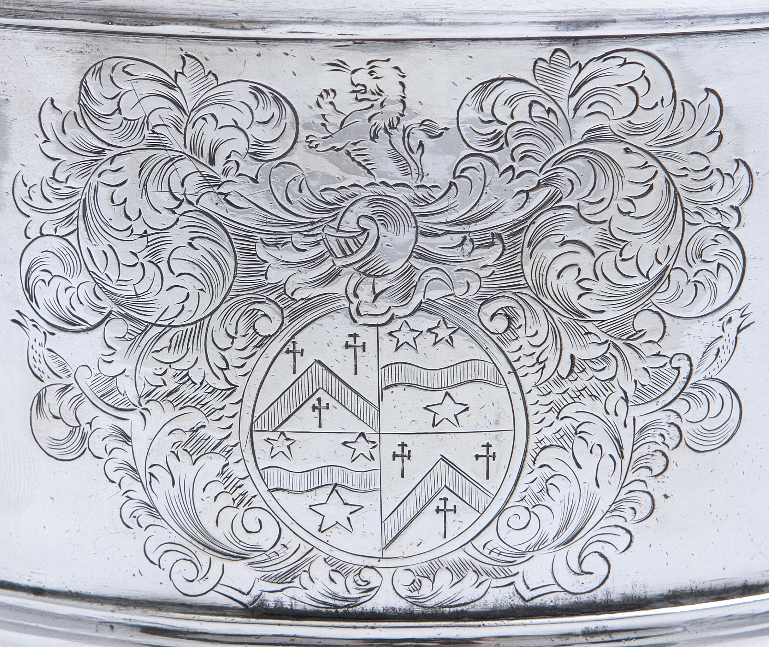 AN IRISH GEORGE I SILVER TWO HANDLED LOVING CUP, Dublin c.1723, mark of Thomas Walker, the plain - Image 2 of 3