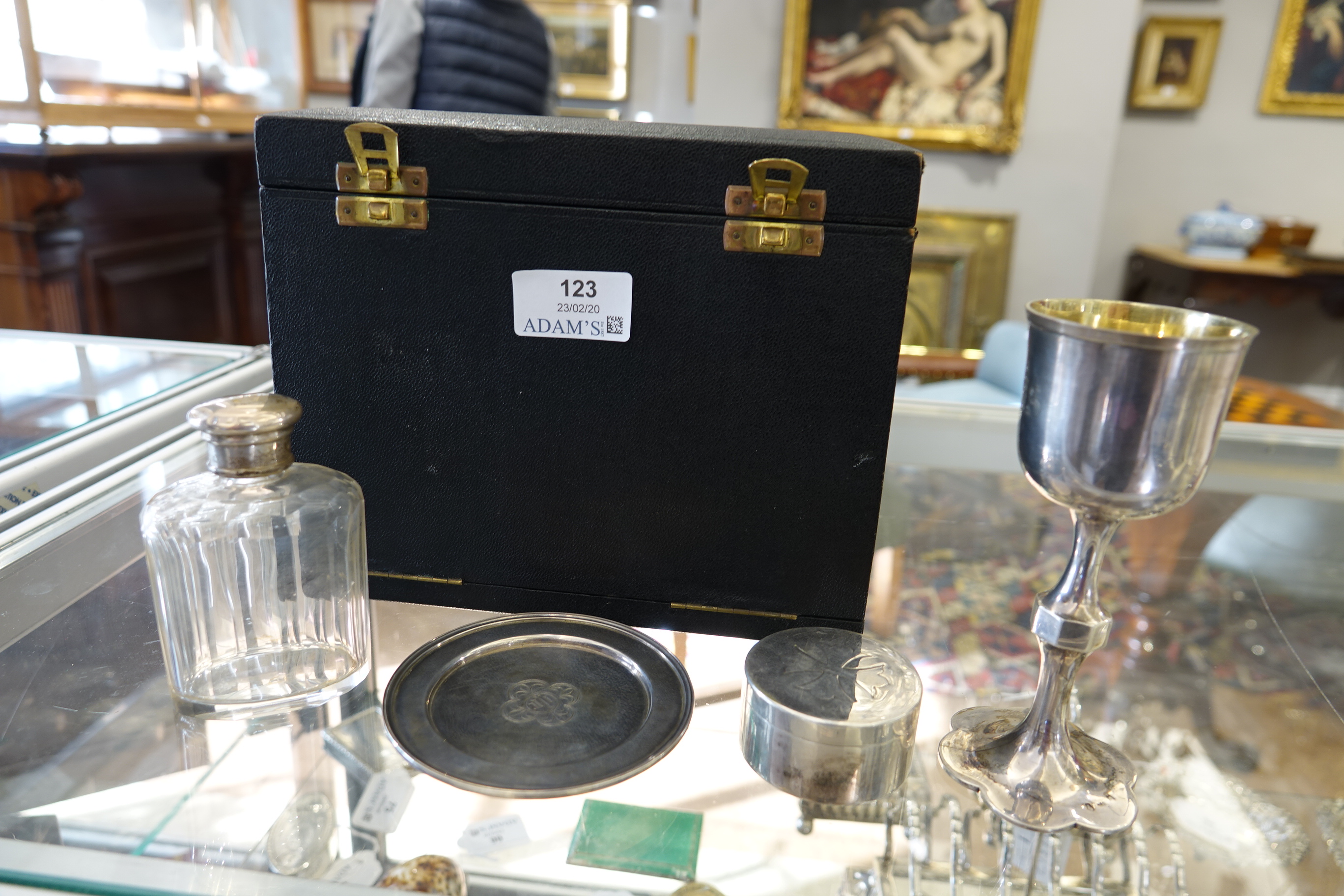 A CASED VICTORIAN IRISH SILVER TRAVELLING COMMUNION SET, Dublin c.1849, comprising: silver - Image 2 of 5