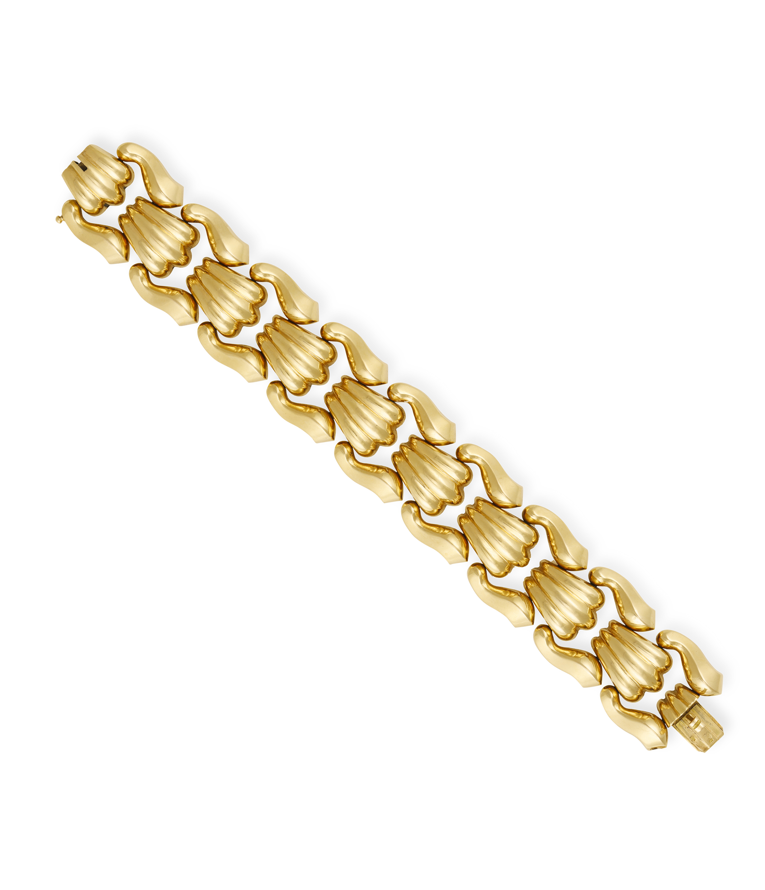 A RETRO GOLD BRACELET, CIRCA 1940 Composed of a continuous line of fluted fan-shaped links at the - Image 3 of 4