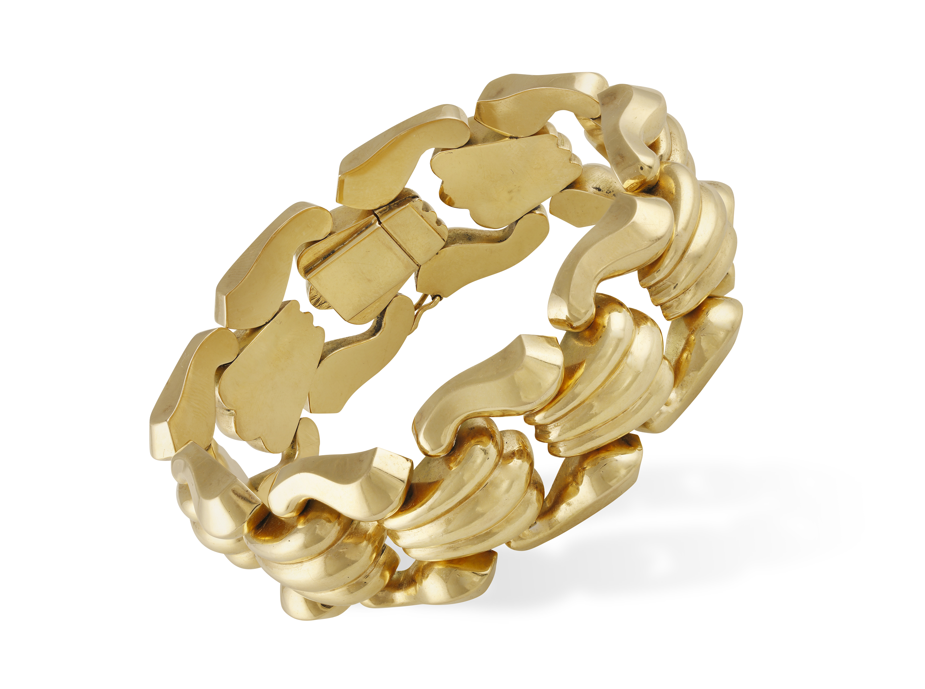 A RETRO GOLD BRACELET, CIRCA 1940 Composed of a continuous line of fluted fan-shaped links at the