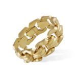 A RETRO GOLD BRACELET, CIRCA 1940 Composed of a continuous line of fluted fan-shaped links at the