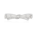 AN EARLY 20TH CENTURY DIAMOND BROOCH, CIRCA 1910 The pierced bow millegrain-set throughout with