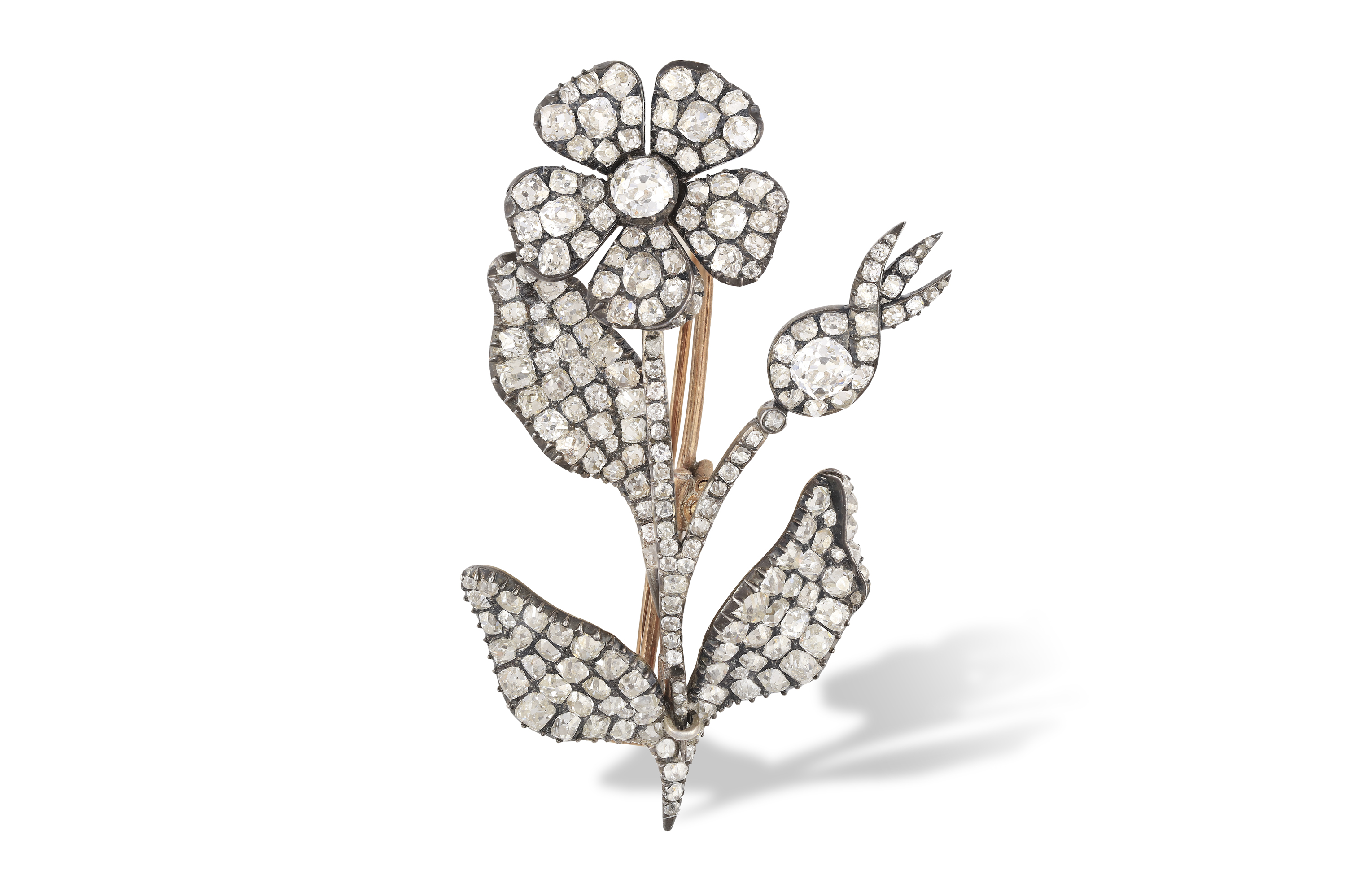 A FINE LATE 19TH CENTURY 'EN TREMBLANT' DIAMOND BROOCH, CIRCA 1880 The central flower mounted 'en