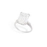 AN IMPORTANT DIAMOND SINGLE-STONE RING The rectangular-cut diamond weighing 7.75cts within a