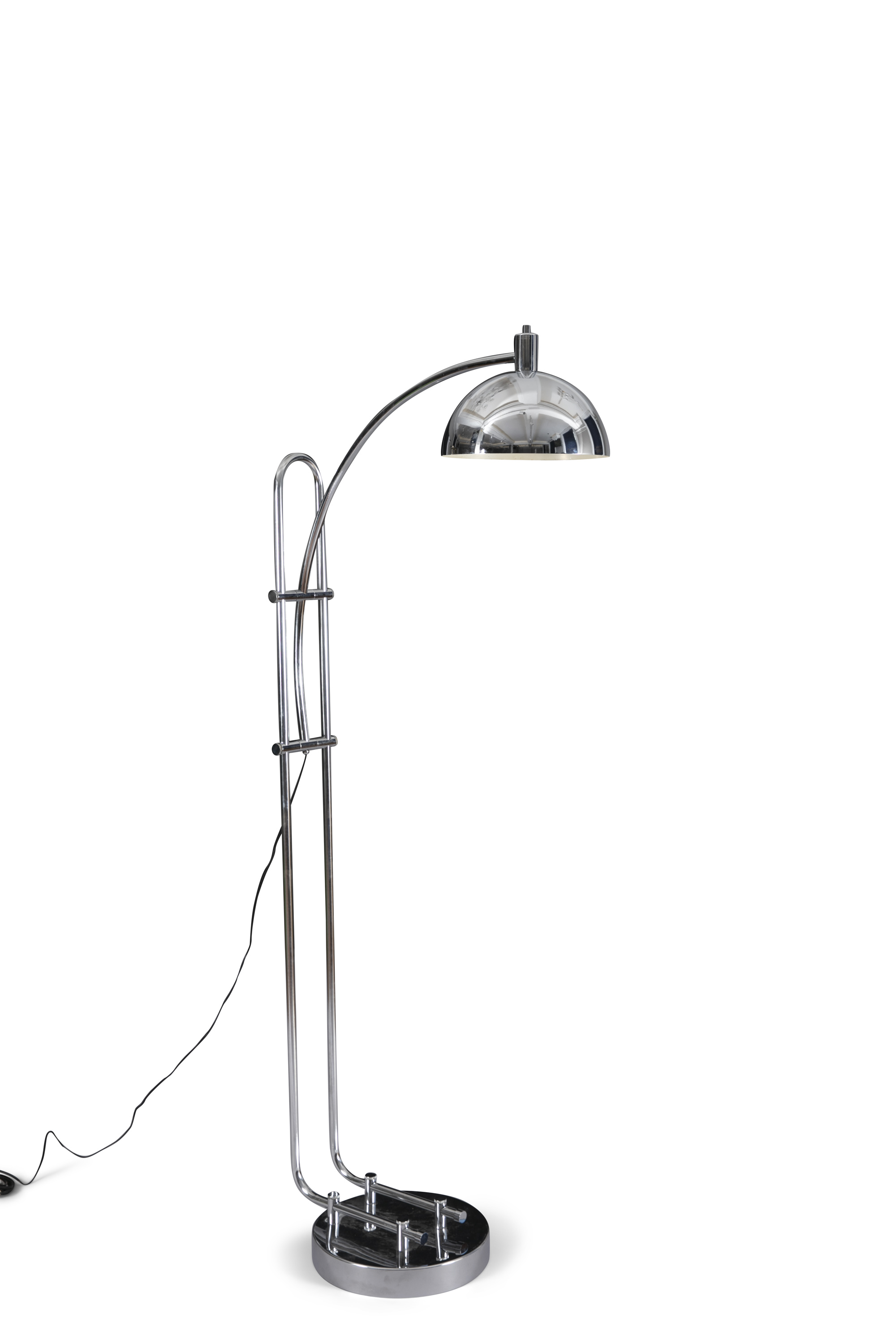 T-PONS A chrome T-Pons Arco floor lamp with adjustable tubular structure. c. 1970. 200 cm (high) - Image 2 of 7