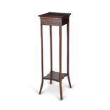 AN EDWARDIAN MAHOGANY SQUARE TOP JARDINERE STAND, c.1900. Measuring 101 cm x 30 cm x 30 cm