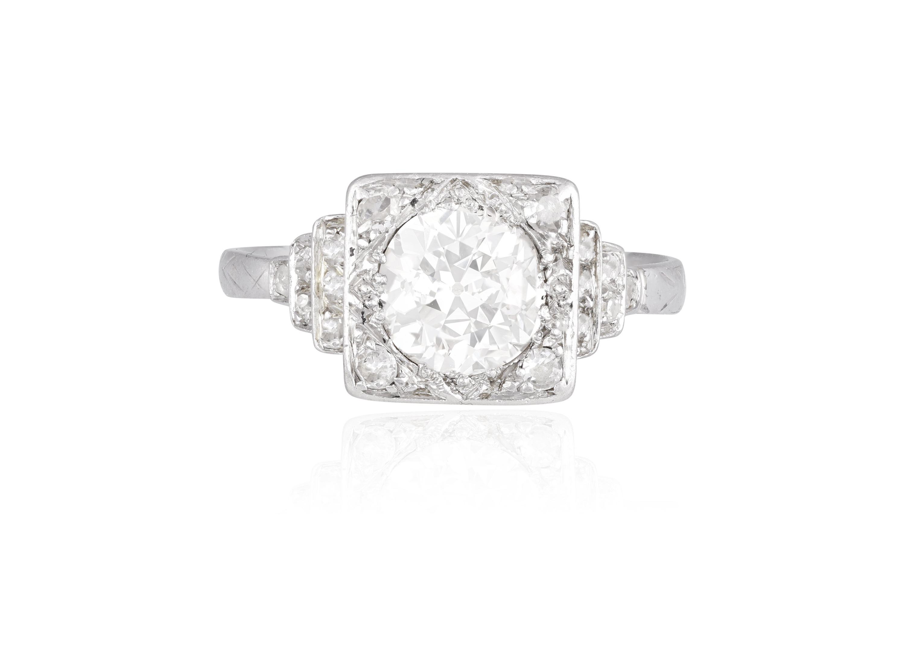 AN EARLY 20TH CENTURY SINGLE-STONE DIAMOND RING The old European-cut diamond at the centre