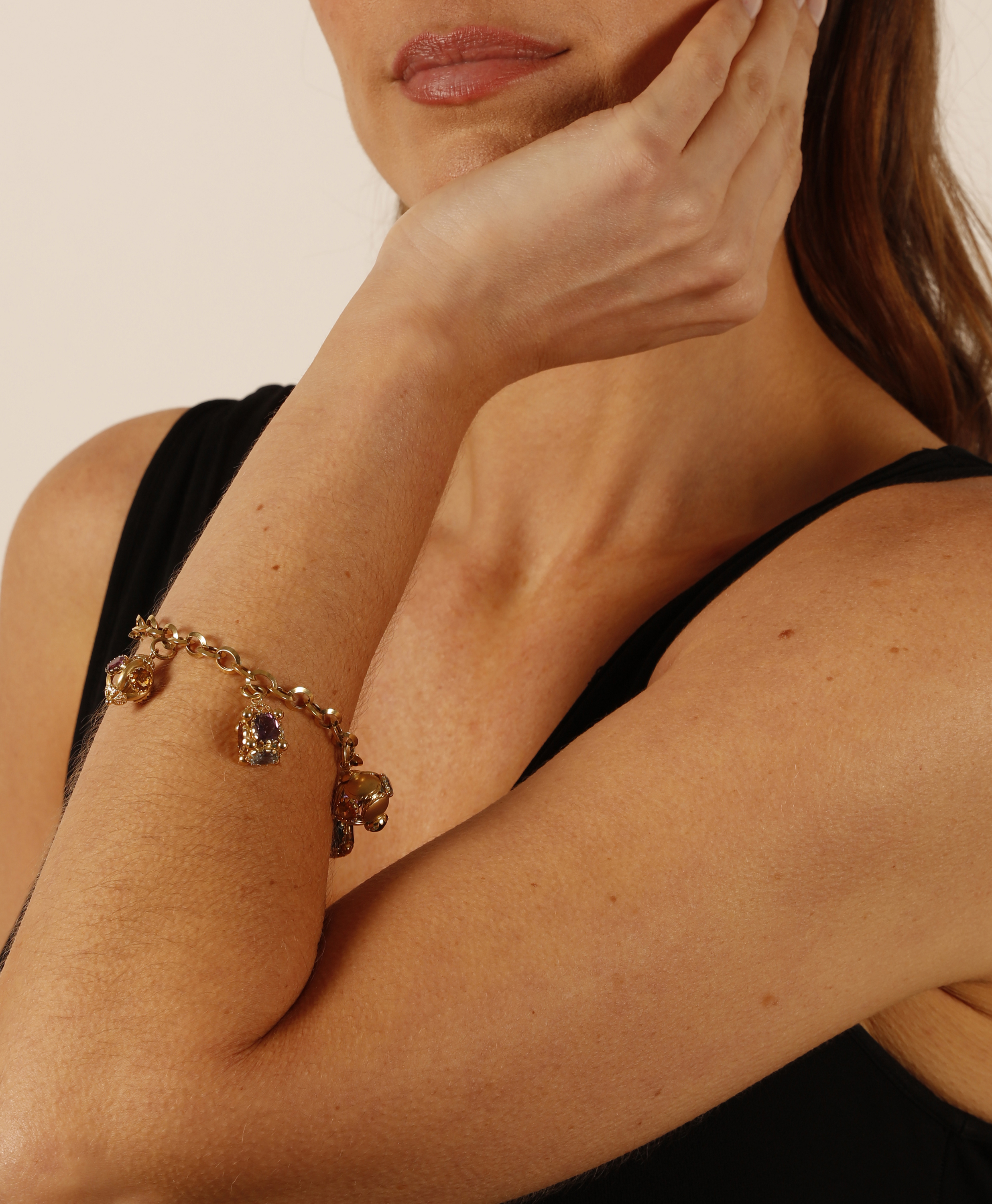 A GEM-SET CHARM BRACELET, CIRCA 1965 The fancy-link gold chain suspending five stylised lanterns - Image 4 of 4