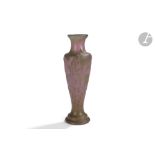 ÉTABLISSEMENTS GALLÉ (1904-1936) Pavots roses Vase balustre à col évasé. Épreuve en verre