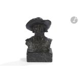 DOMENICO MASTROIANNI (1876-1962) Homme au chapeau Portrait sculpté. Épreuve en bronze à patine