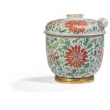 CHINE - Époque KANGXI (1662 - 1722) Pot couvert en porcelaine émaillée polychrome en vert, aubergine