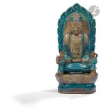 CHINE - Époque MING (1368 - 1644) Statuette de Guanyin en grès émaillé turquoise sur le biscuit,