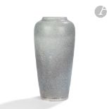 ERNEST CHAPLET (1835-1909) Haut vase balustre à col annulaire. Épreuve en grès porcelaineux à l'