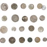 Lot de 14 monnaies ottomanes en argent avec tughra. Trois akce frappés à Qustentiniyah (