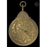 Astrolabe planisphérique en laiton, Iran qâjâr, XIXe siècle Laiton coulé, martelé et gravé en