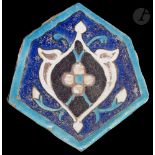 Carreau hexagonal à décor polychrome de type cuerda seca, Asie centrale timouride, XVe siècle