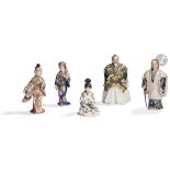 JAPON - Vers 1900 Ensemble de cinq statuettes en porcelaine émaillée polychrome d'acteurs et de