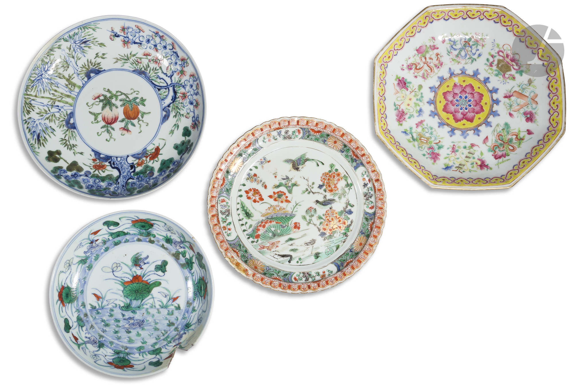 CHINE, Compagnie des Indes XVIIIe siècle Ensemble comprenant deux assiettes en porcelaine, l'une à