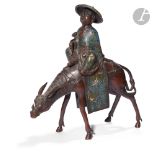 JAPON - Vers 1900 Statuette de toba sur sa mule en bronze à patine brune et émaux cloisonnés